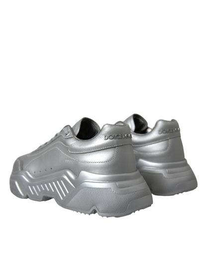 Elegantes zapatillas deportivas de piel de becerro plateada