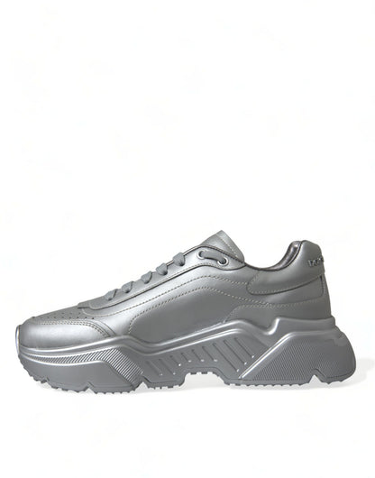 Elegantes zapatillas deportivas de piel de becerro plateada