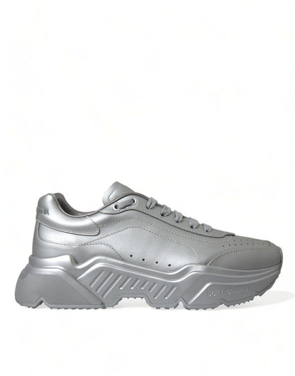 Elegantes zapatillas deportivas de piel de becerro plateada