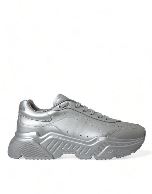 Elegantes zapatillas deportivas de piel de becerro plateada