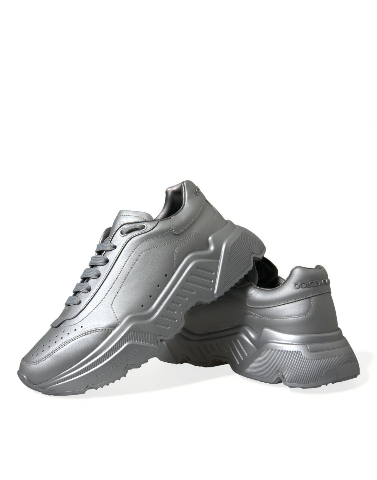 Elegantes zapatillas deportivas de piel de becerro plateada