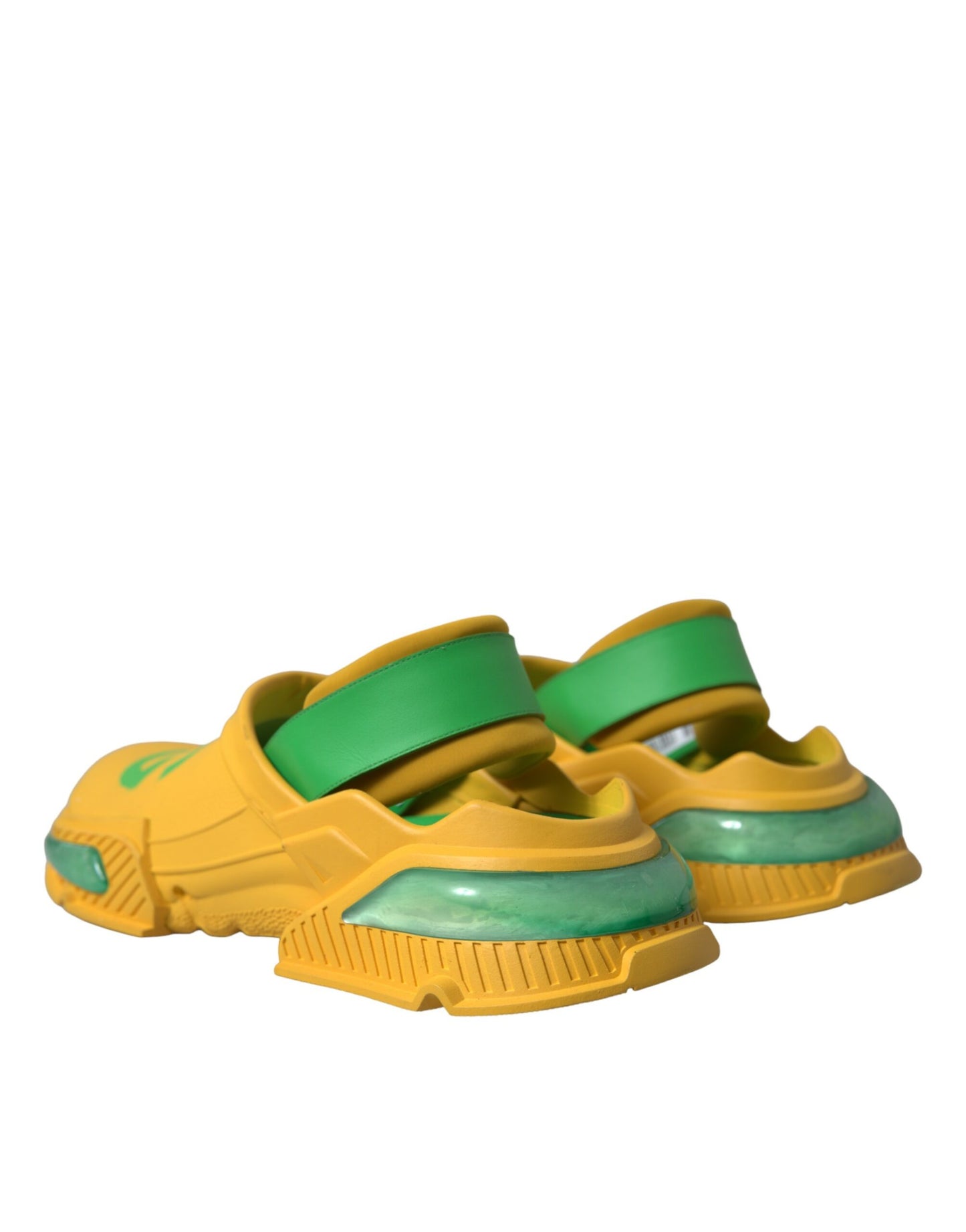 Zuecos de goma elegantes en colores vibrantes