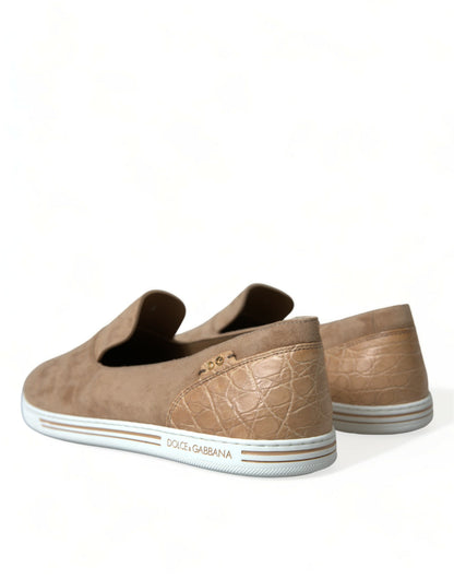 Elegantes mocasines de piel beige