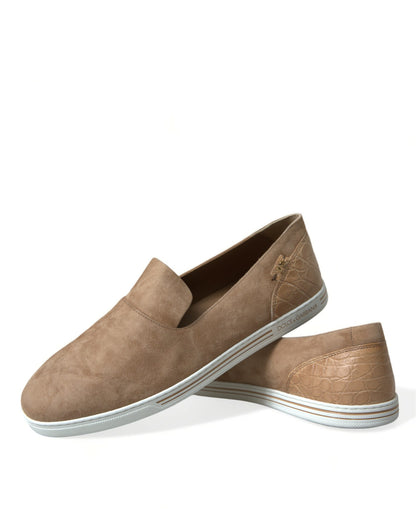 Elegantes mocasines de piel beige