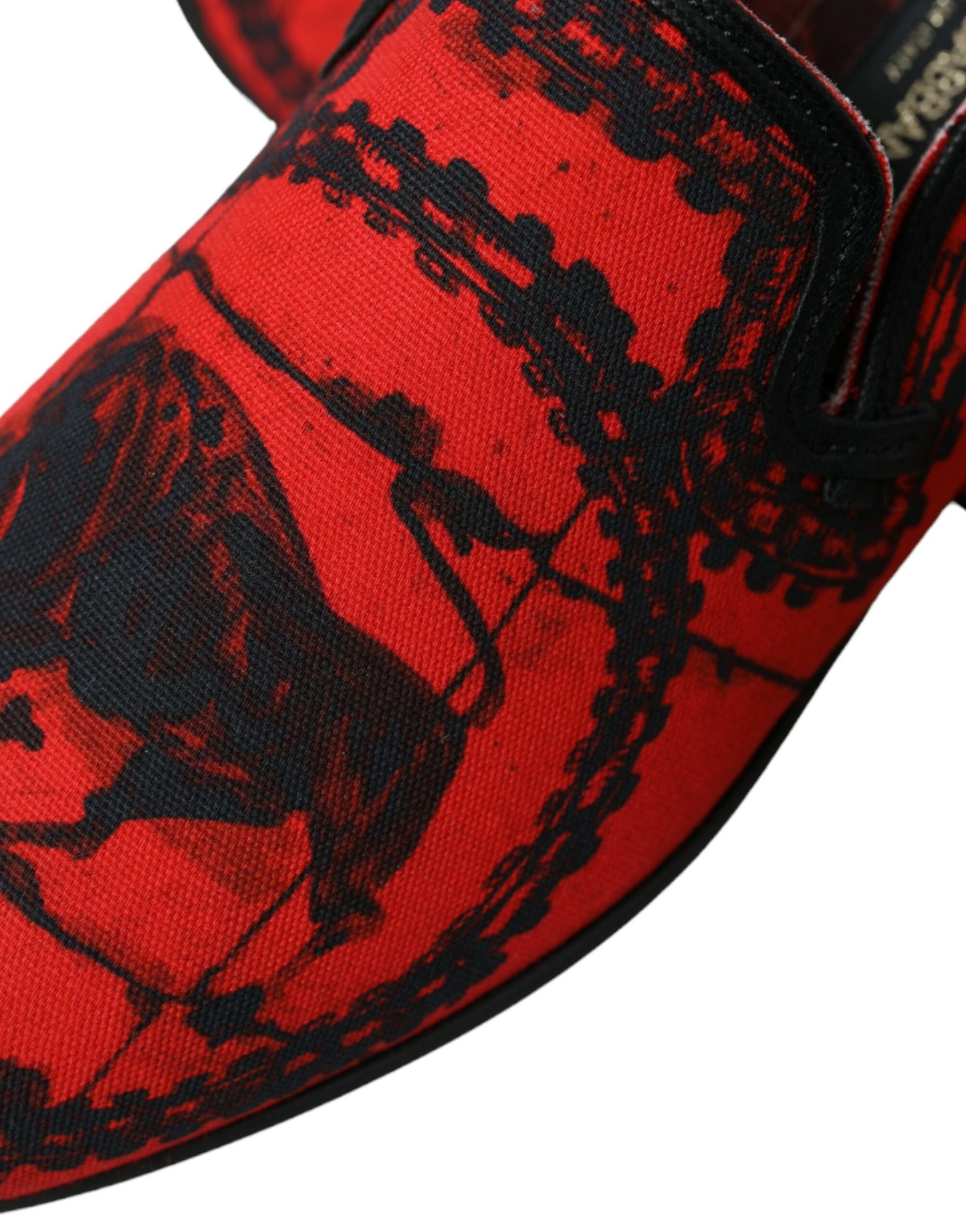 Mocasines de lujo en rojo y negro inspirados en los toreros