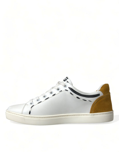 Zapatillas blancas elegantes de cuero de caña baja