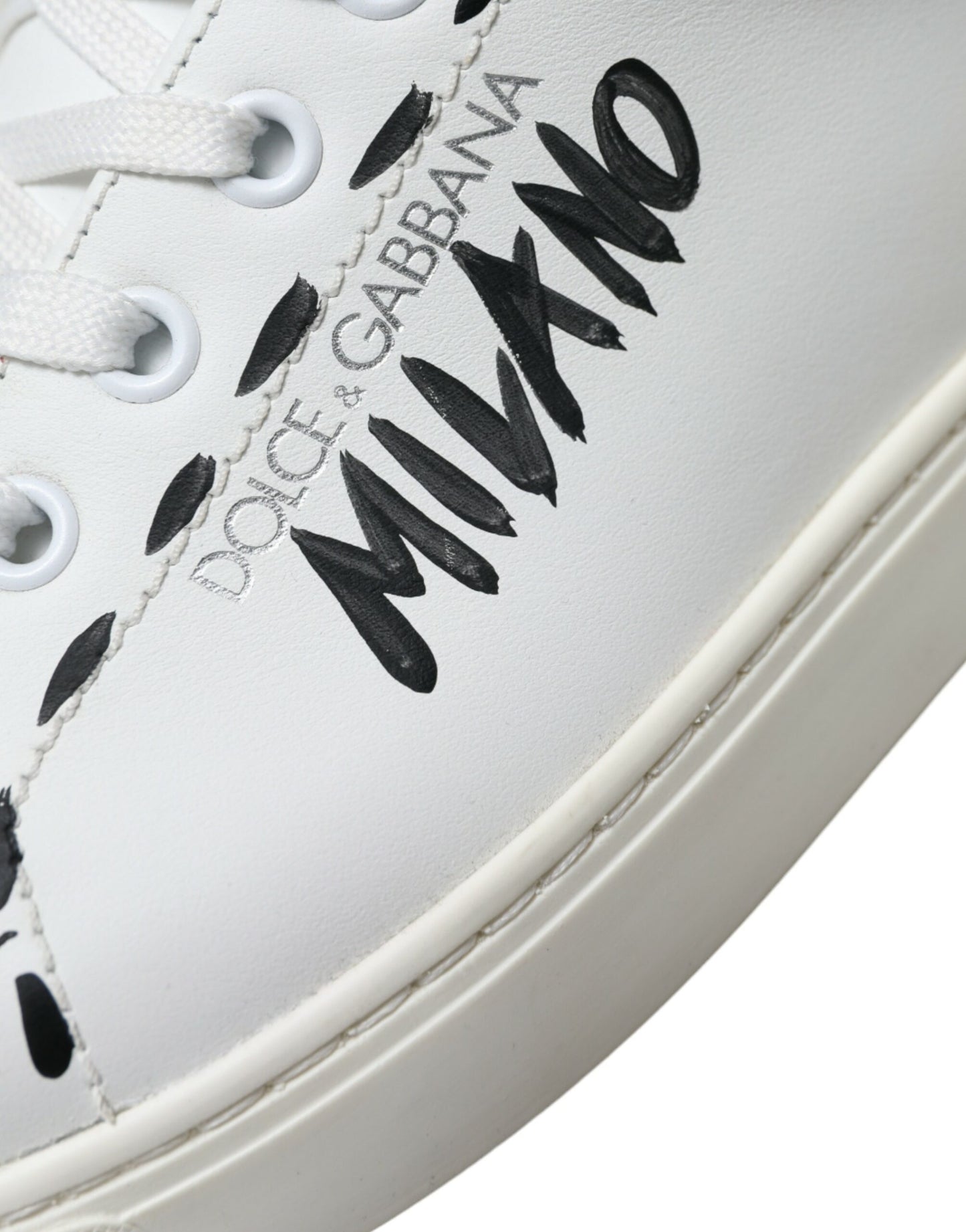 Zapatillas blancas elegantes de cuero de caña baja