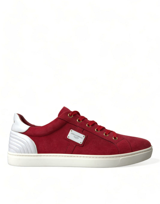 Elegantes zapatillas bajas rojas y blancas