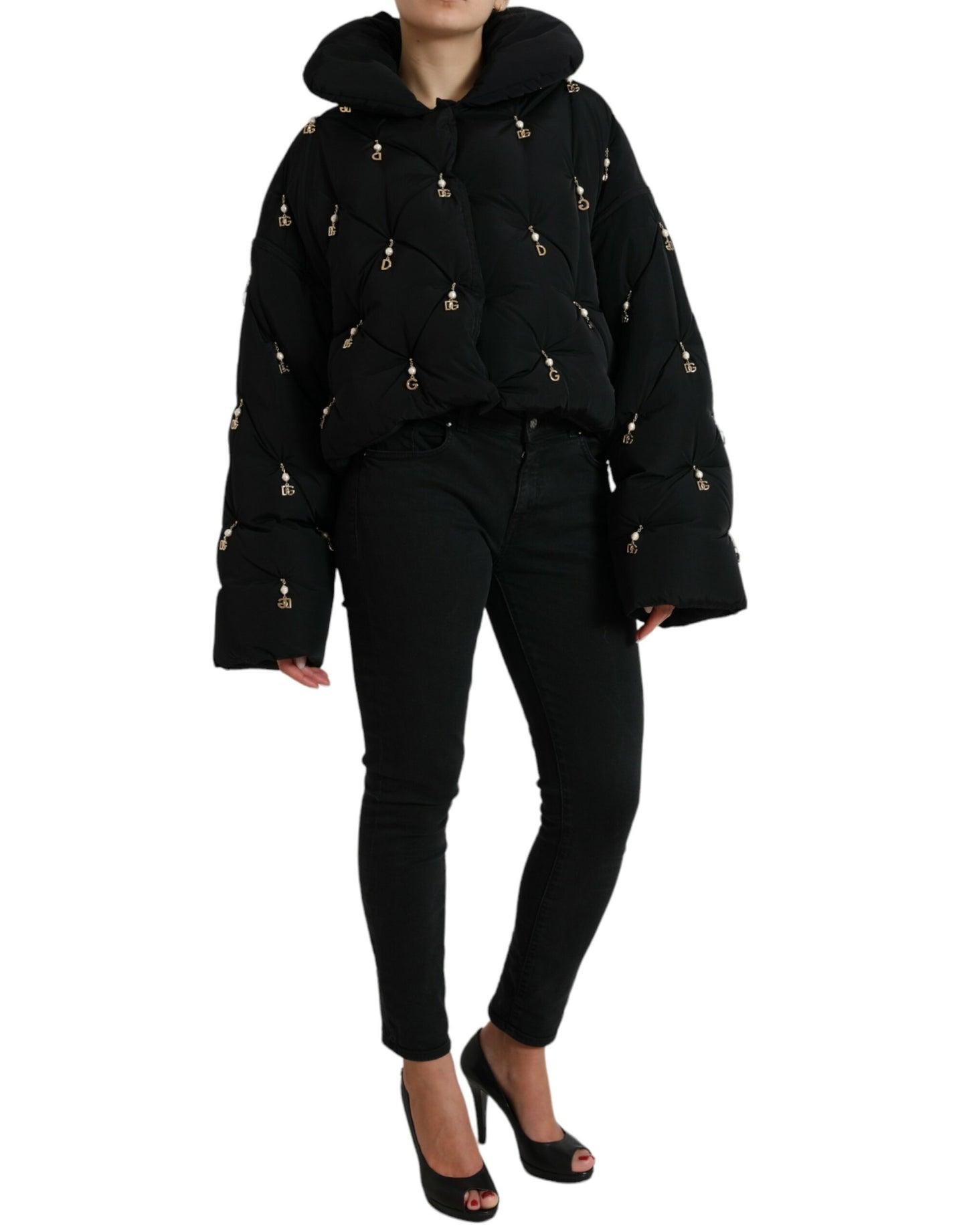 Elegante chaqueta acolchada con adorno de perlas
