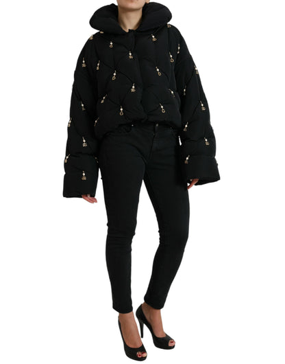Elegante chaqueta acolchada con adorno de perlas