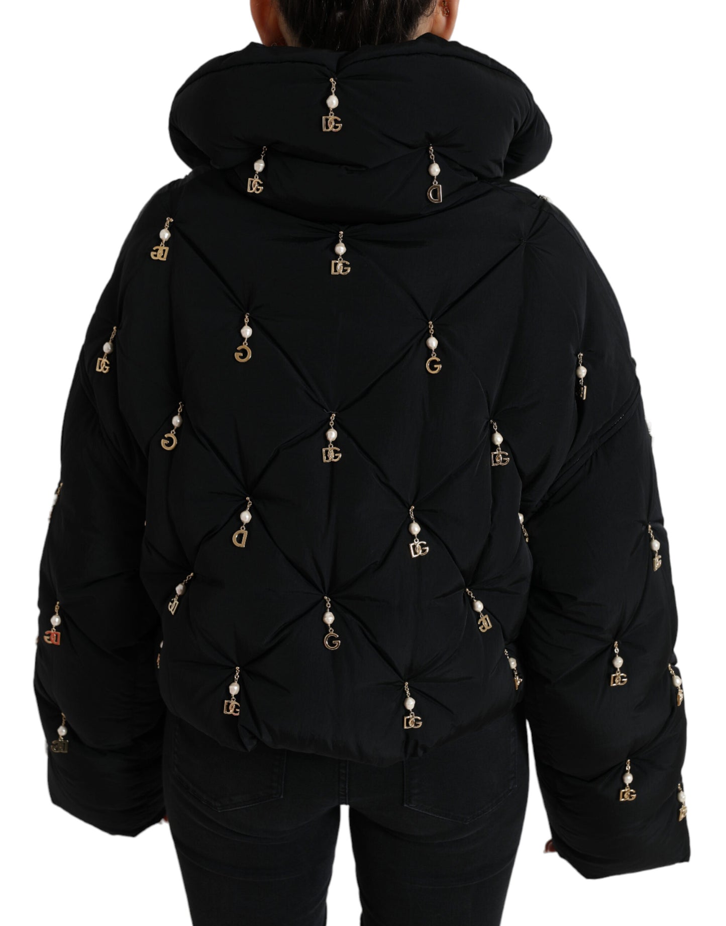 Elegante chaqueta acolchada con adorno de perlas