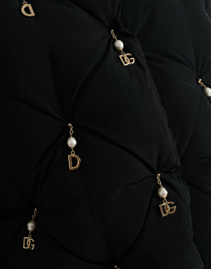 Elegante chaqueta acolchada con adorno de perlas