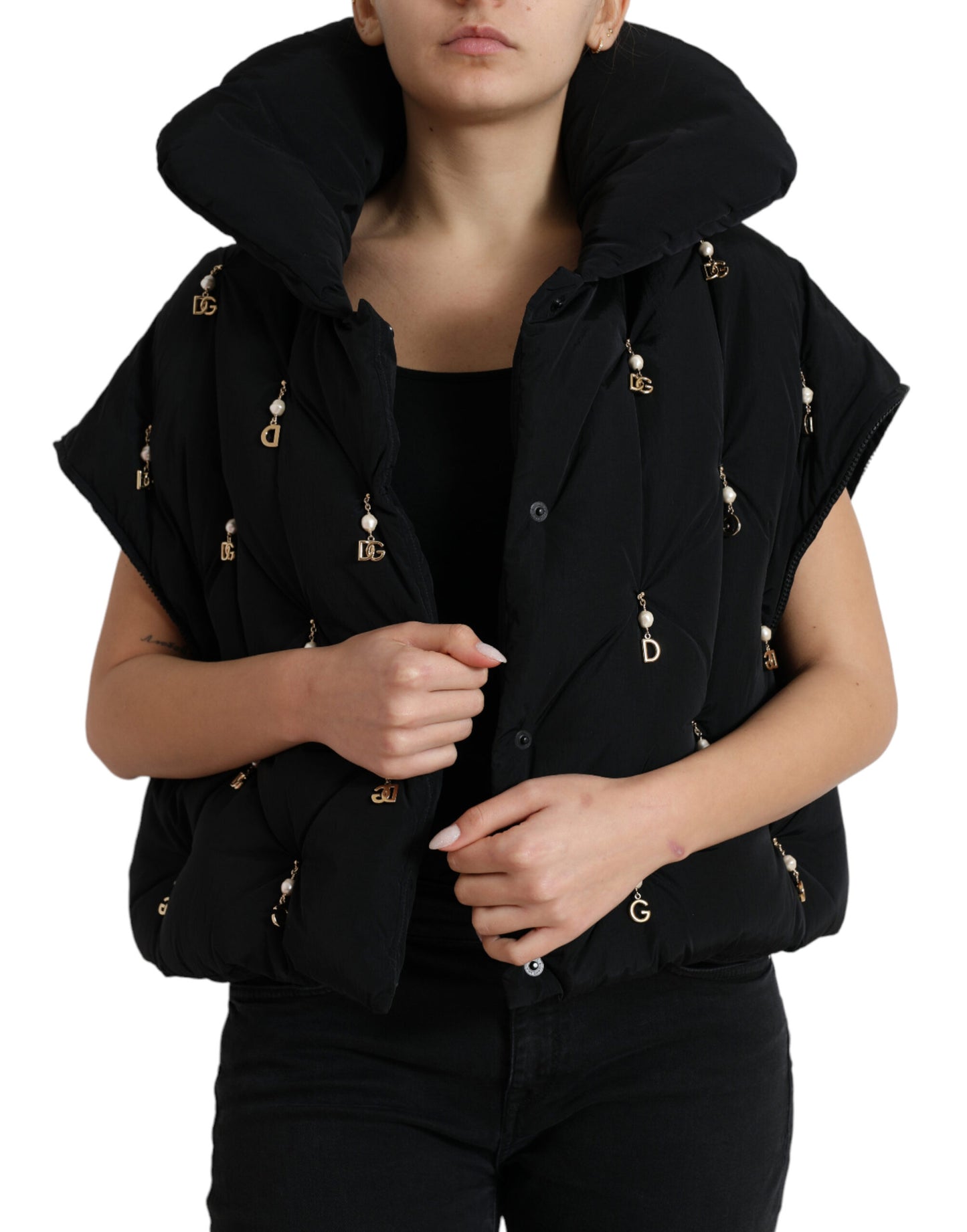 Elegante chaqueta acolchada con adorno de perlas