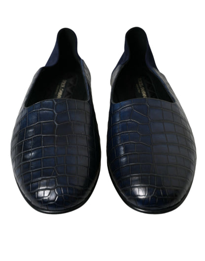 Elegantes mocasines de piel de cocodrilo azul