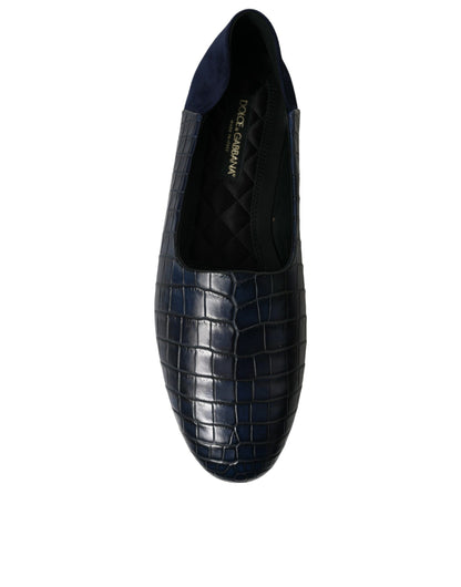 Elegantes mocasines de piel de cocodrilo azul