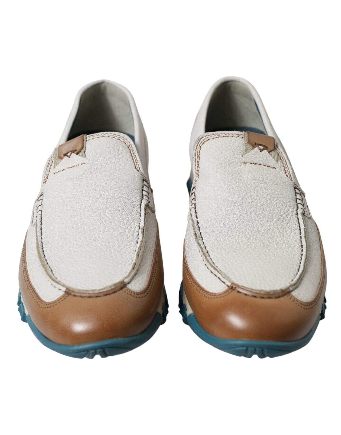 Elegantes mocasines de piel de ciervo blanca