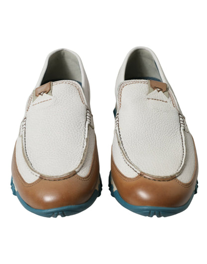 Elegantes mocasines de piel de ciervo blanca