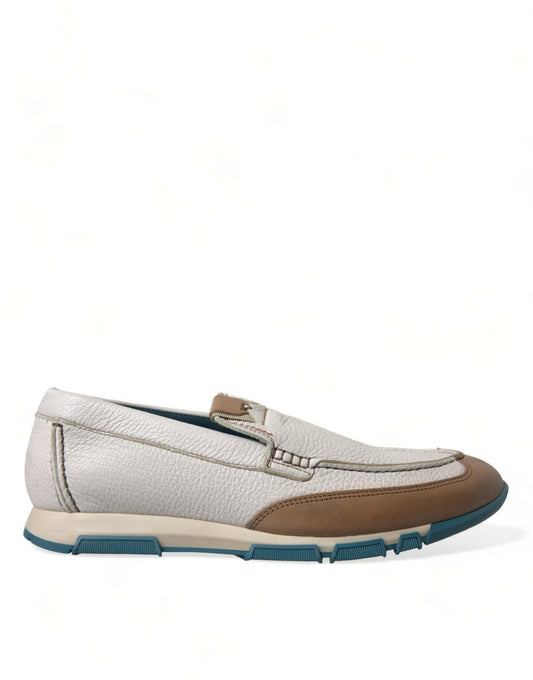 Elegantes mocasines de piel de ciervo blanca