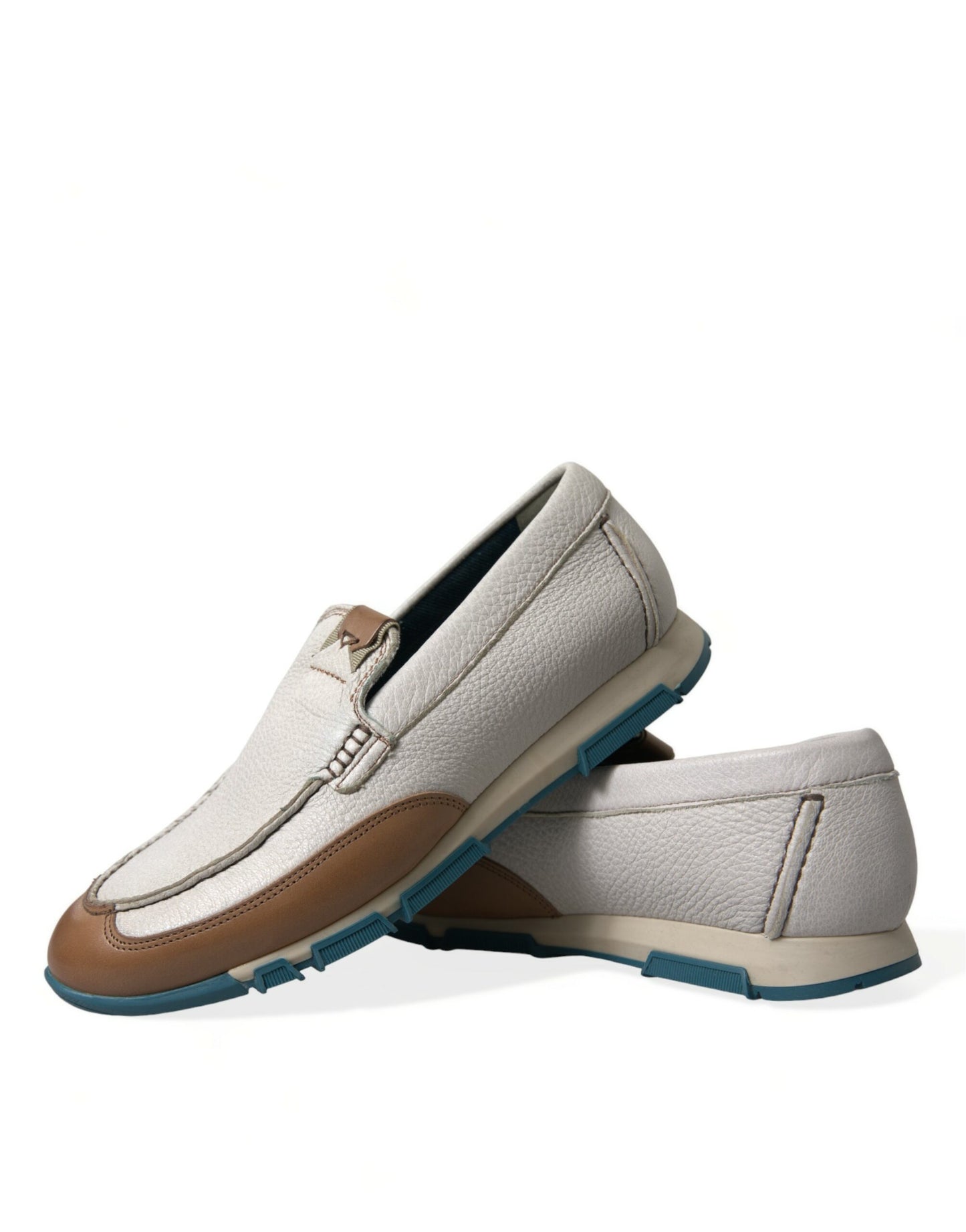 Elegantes mocasines de piel de ciervo blanca