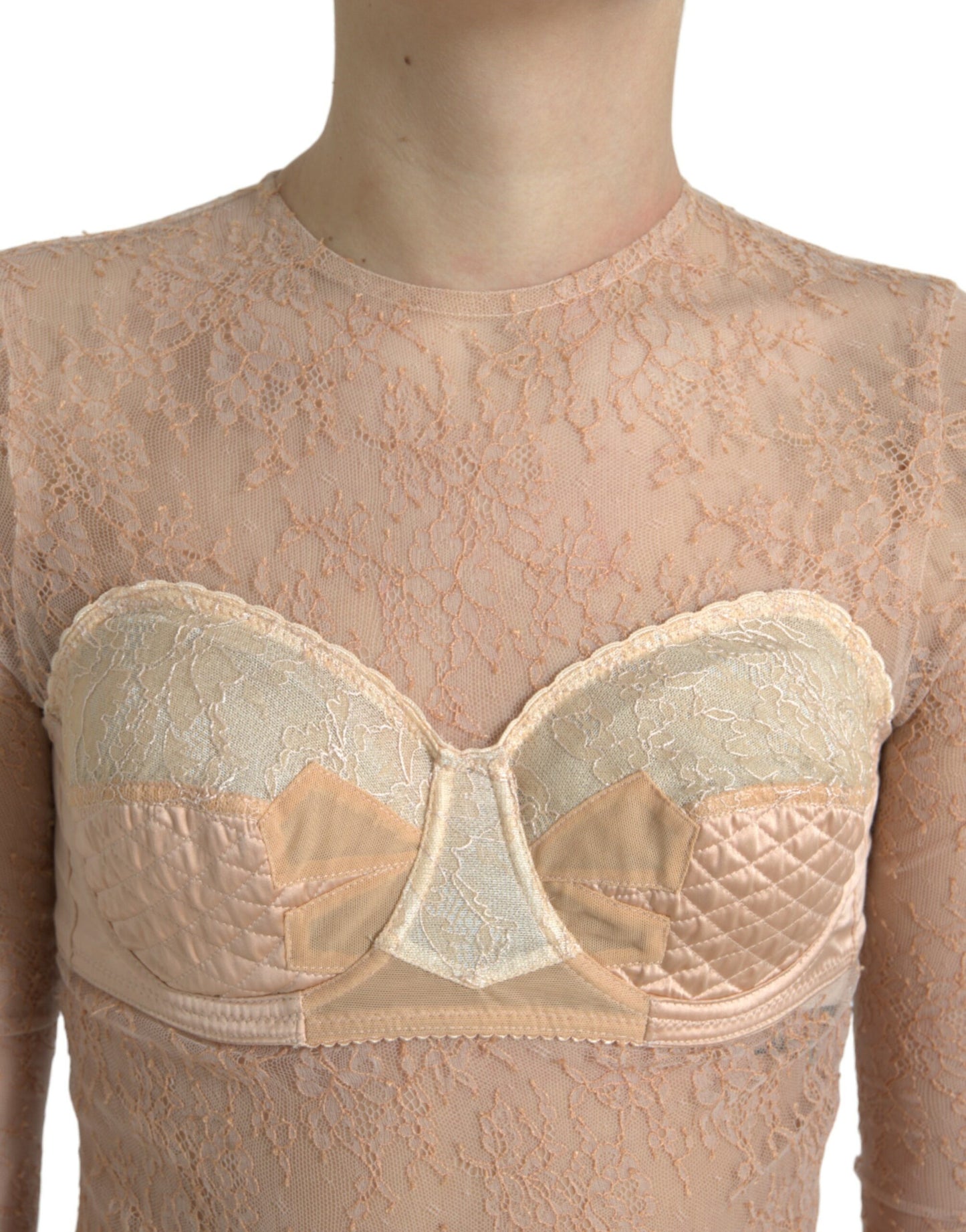 Elegante top corto con corpiño de encaje