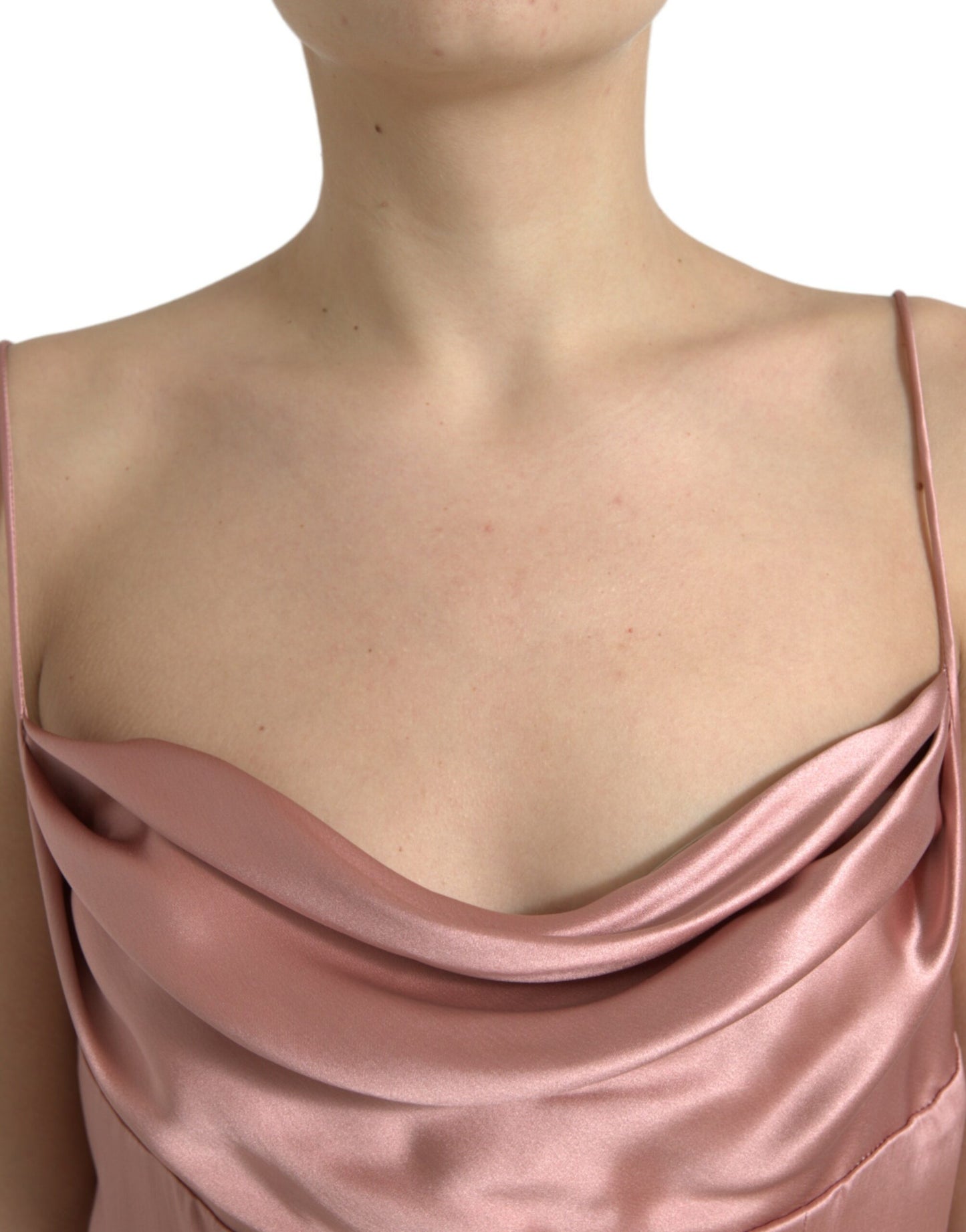 Elegante vestido largo de seda en color rosa