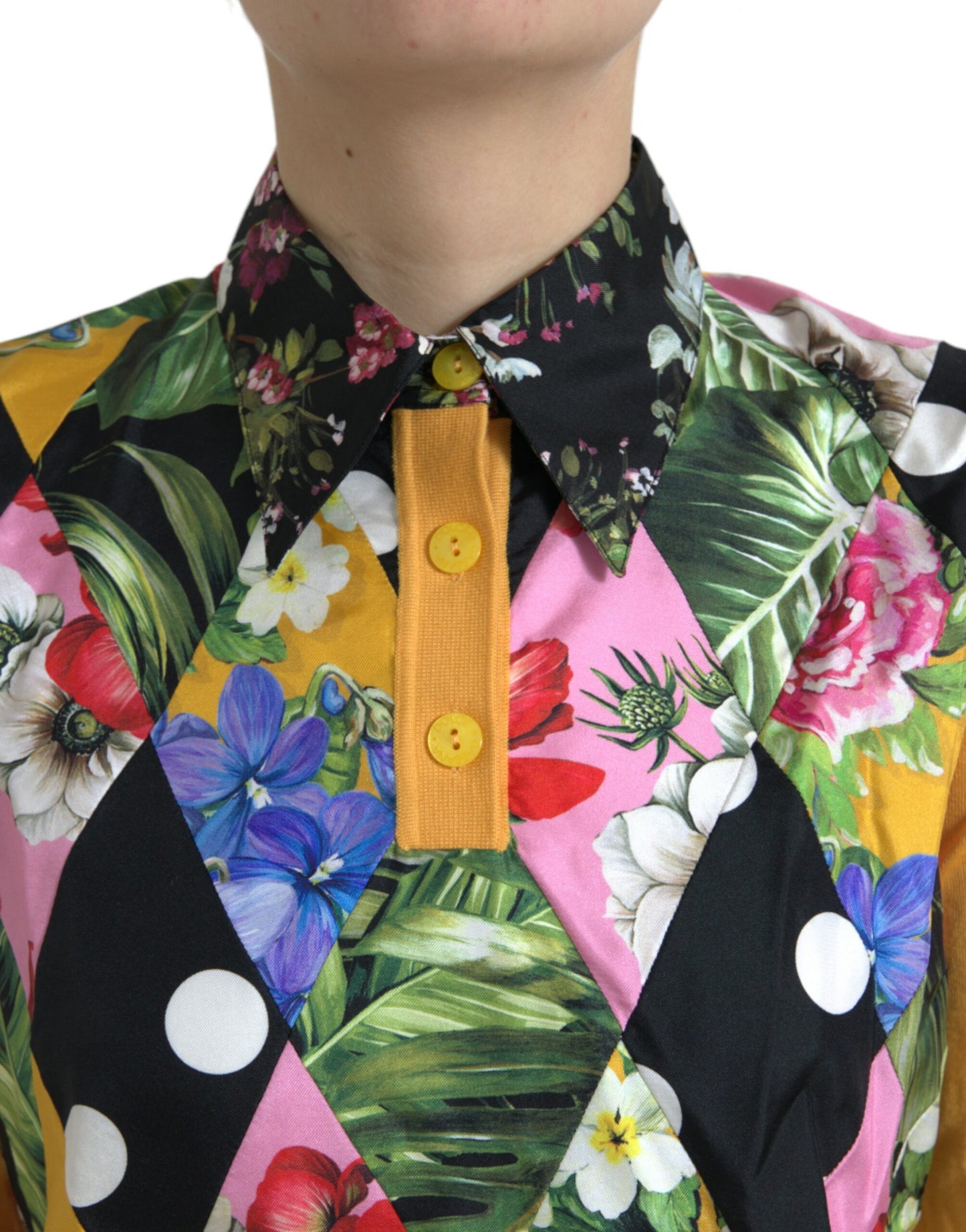 Elegante suéter de mezcla de seda con diseño henley y patchwork