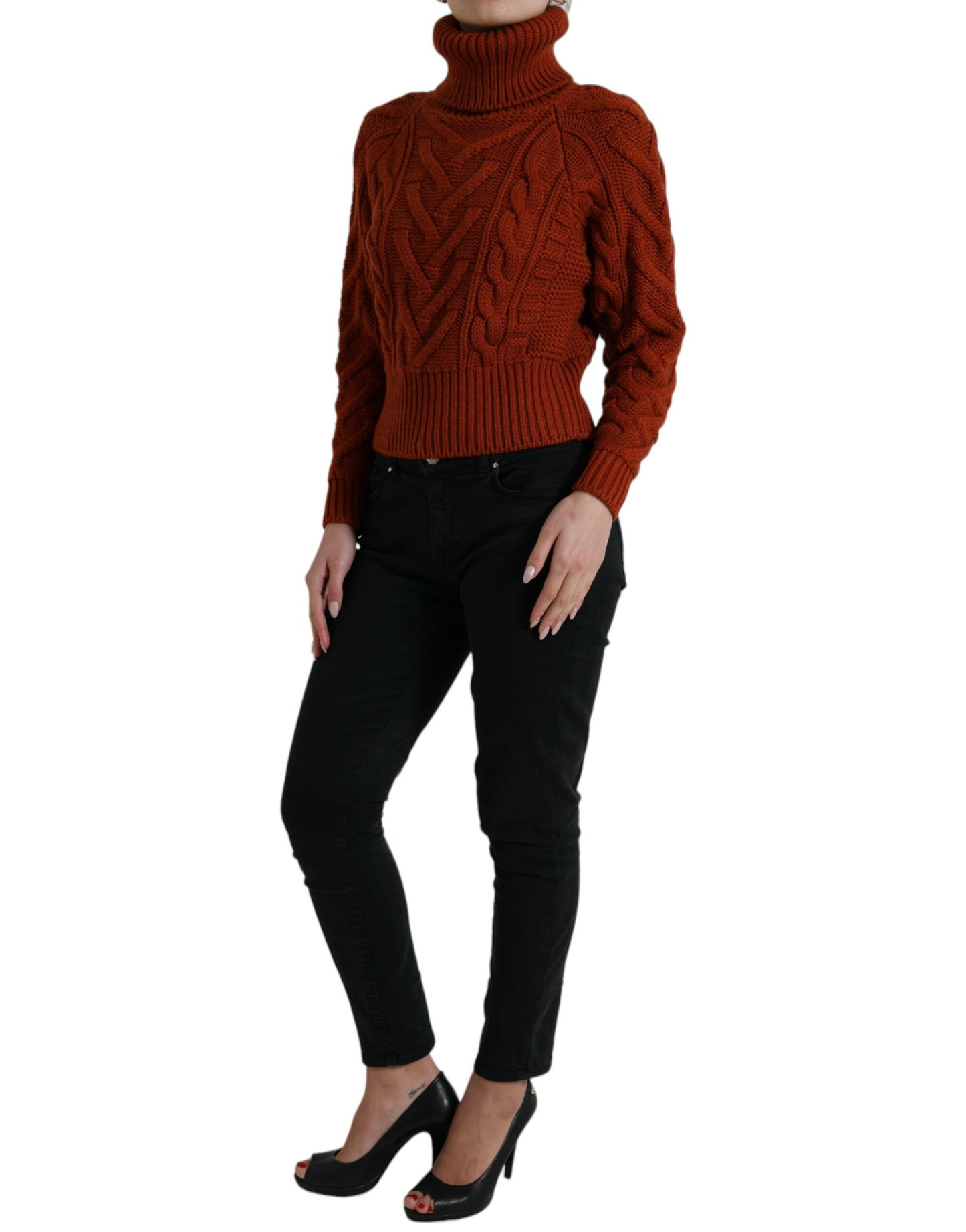 Elegante suéter de lana de cuello alto marrón