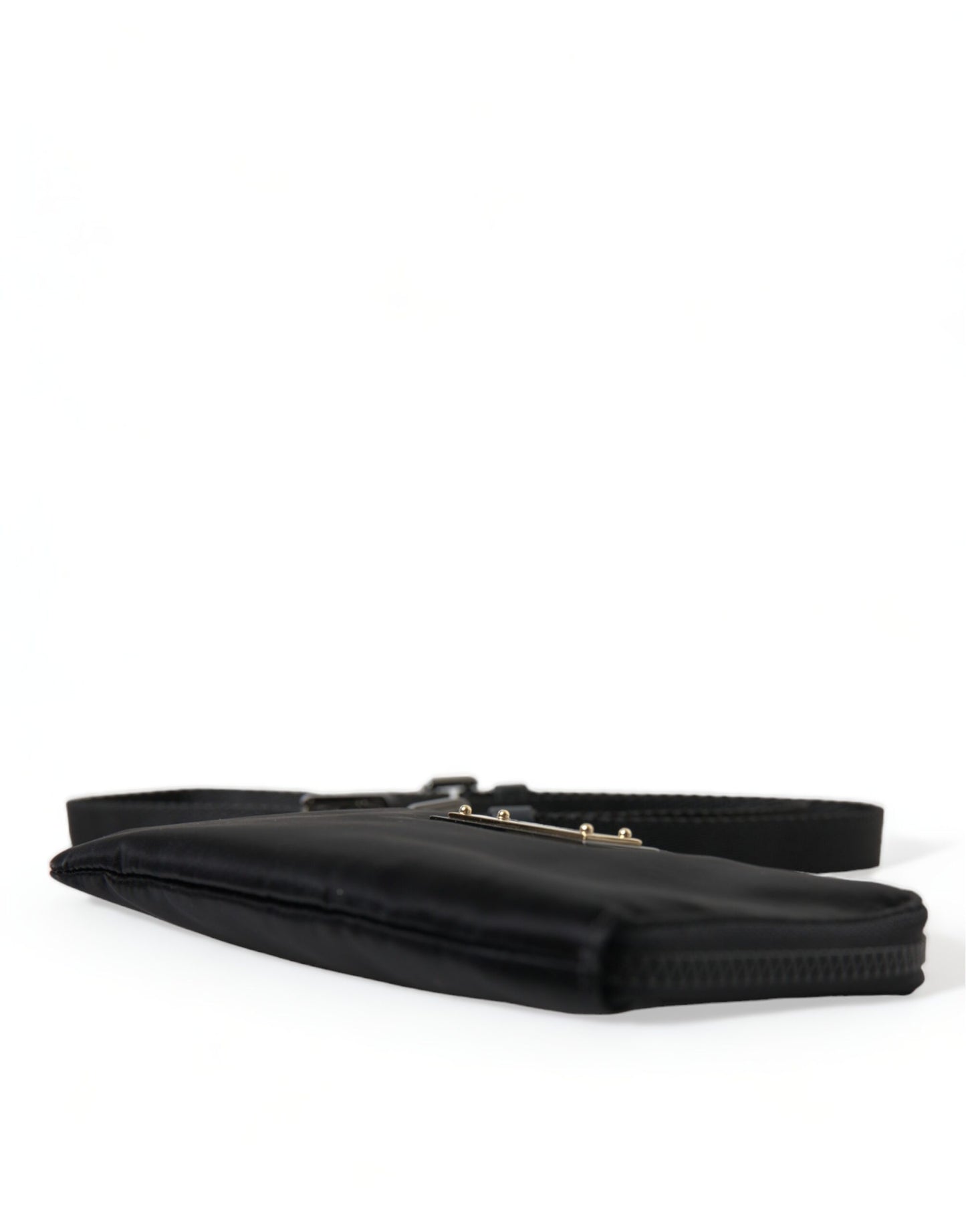 Elegante bolsa de nailon y cuero negro