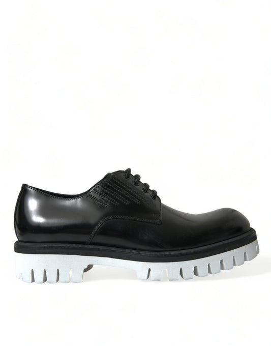 Sofisticados zapatos Derby de cuero blanco y negro