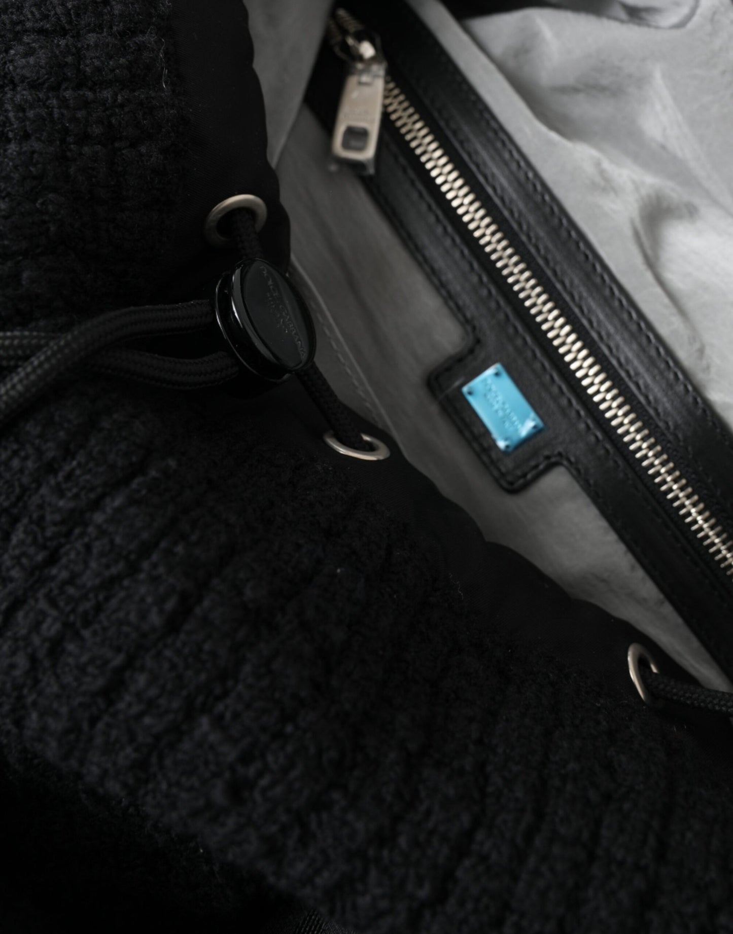 Elegante mochila de mezcla de lana y tricot en color negro