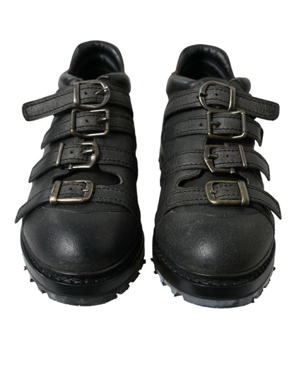 Botas negras de cuero con tiras al tobillo