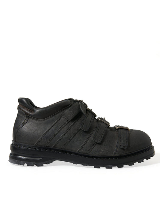 Botas negras de cuero con tiras al tobillo