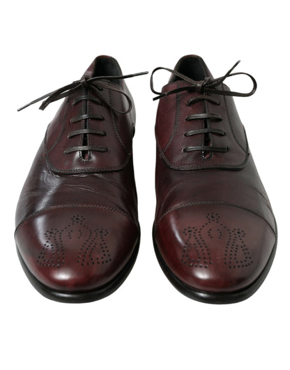 Elegantes zapatos Derby de piel burdeos