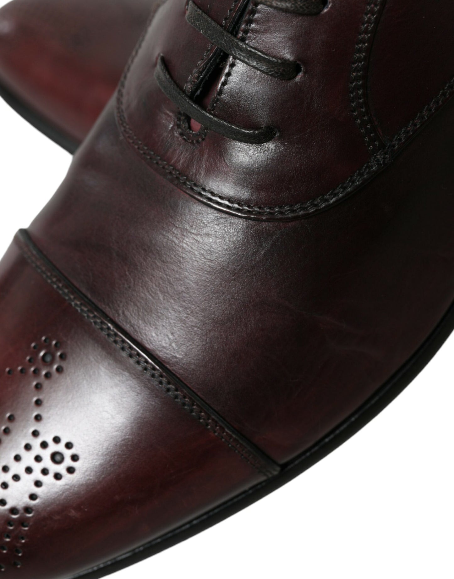 Elegantes zapatos Derby de piel burdeos