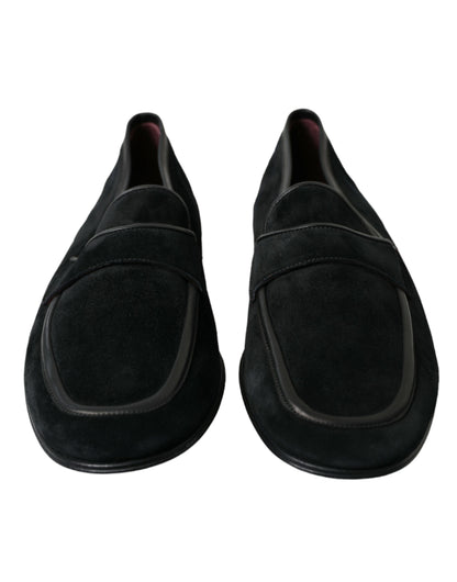 Elegantes mocasines negros de terciopelo para hombre