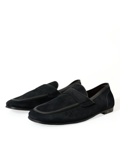 Elegantes mocasines negros de terciopelo para hombre