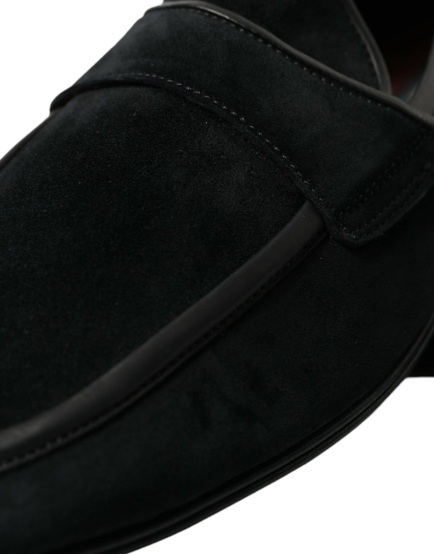 Elegantes mocasines negros de terciopelo para hombre