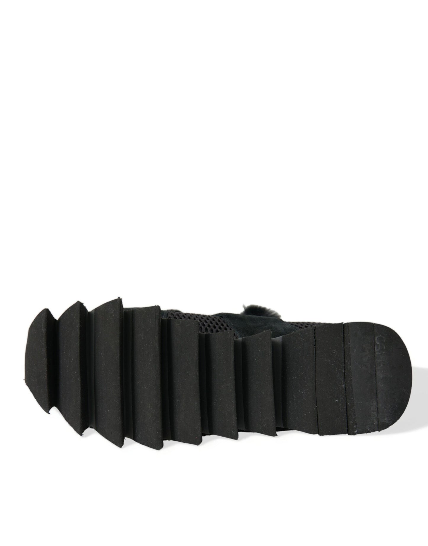 Elegantes zapatillas de ante con adornos de piel