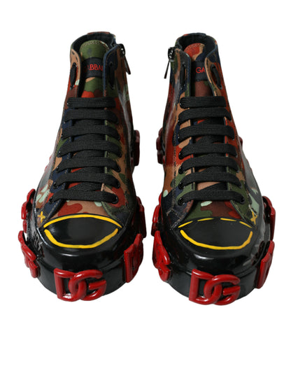 Zapatillas altas multicolores con un toque de lujo