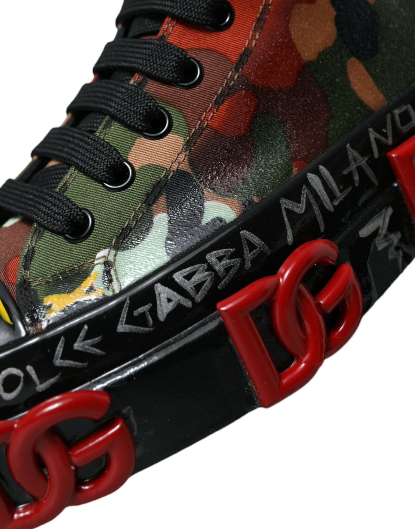 Zapatillas altas multicolores con un toque de lujo