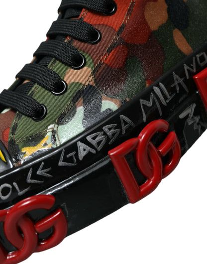 Zapatillas altas multicolores con un toque de lujo