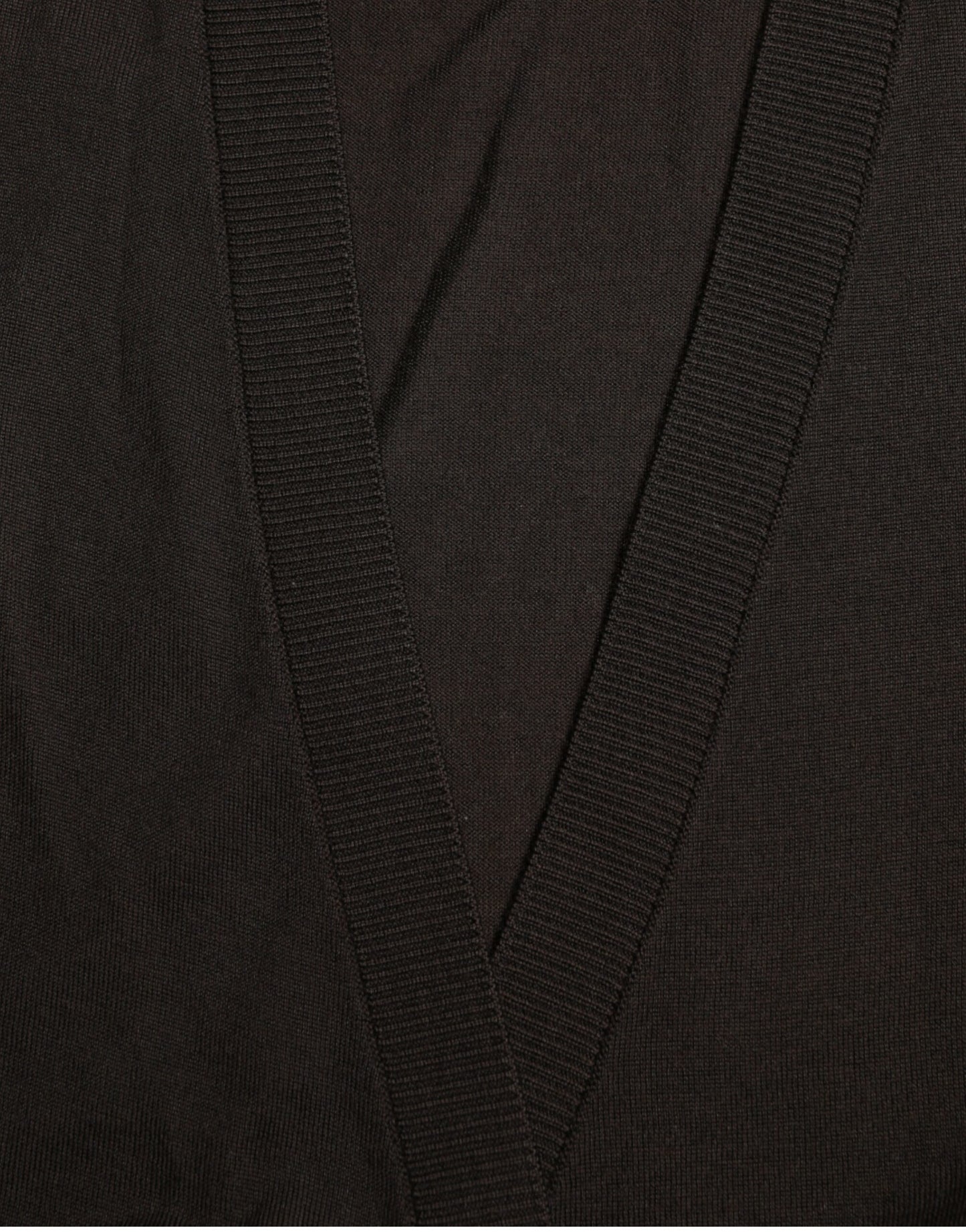Elegante cárdigan negro de lana virgen