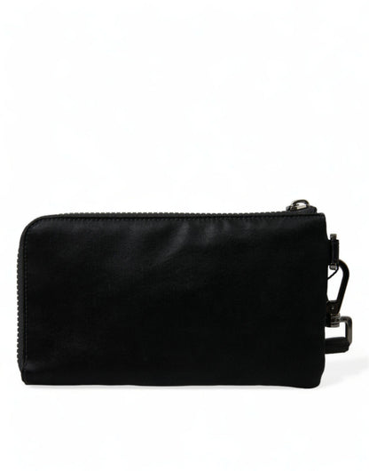 Elegante bolso de piel de nailon negro con detalles plateados