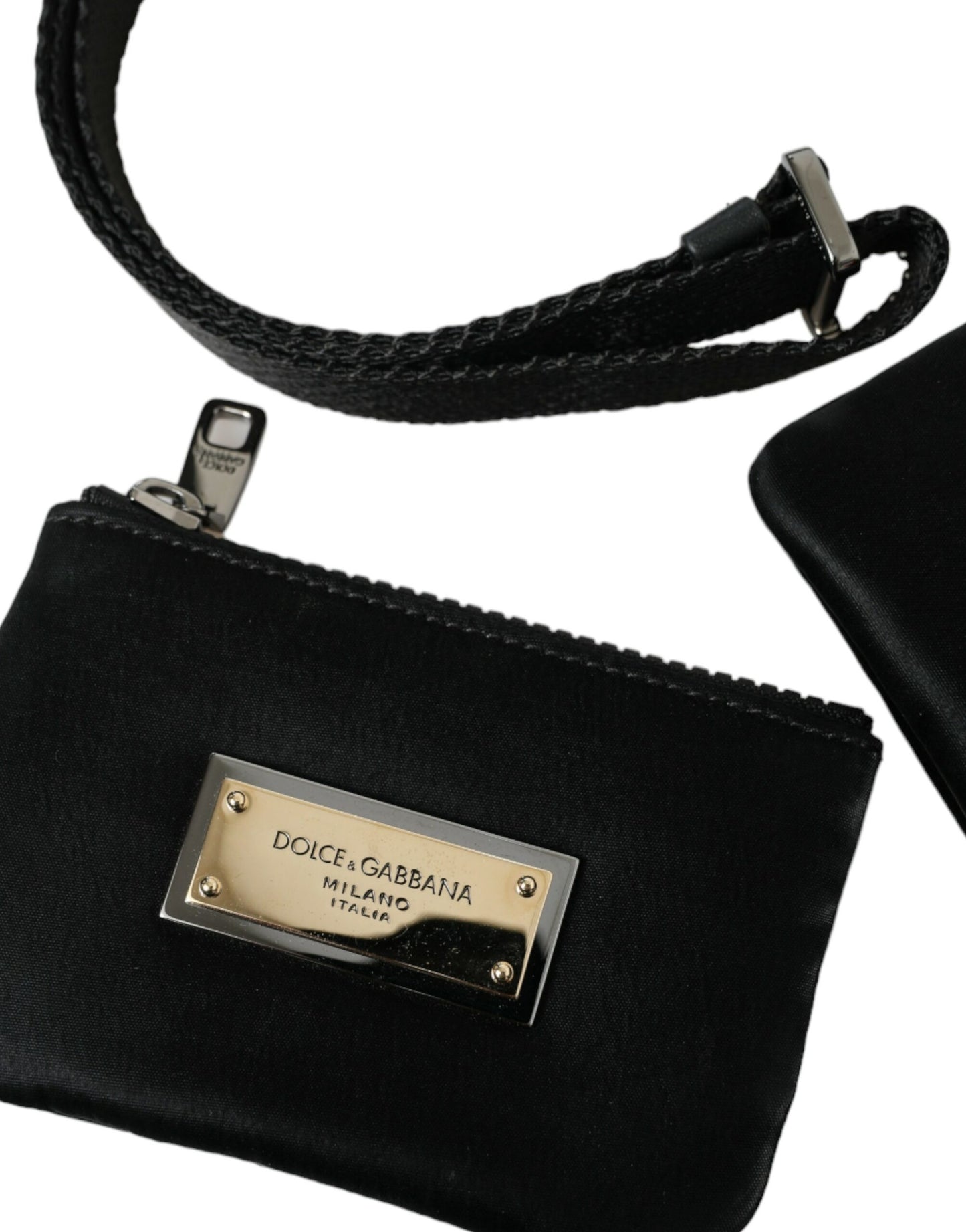 Elegante bolso de piel de nailon negro con detalles plateados