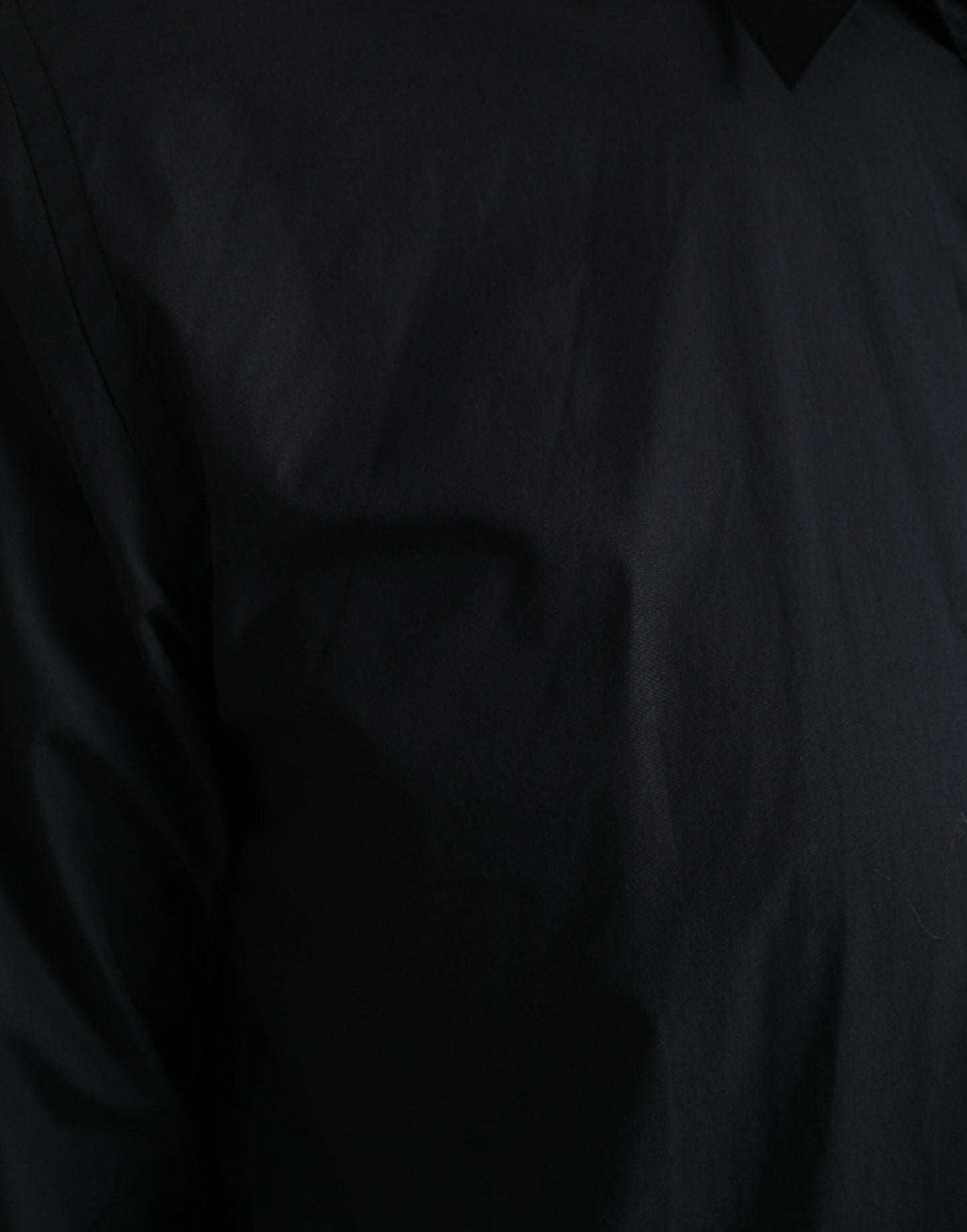 Camisa de vestir elegante azul marino de corte entallado