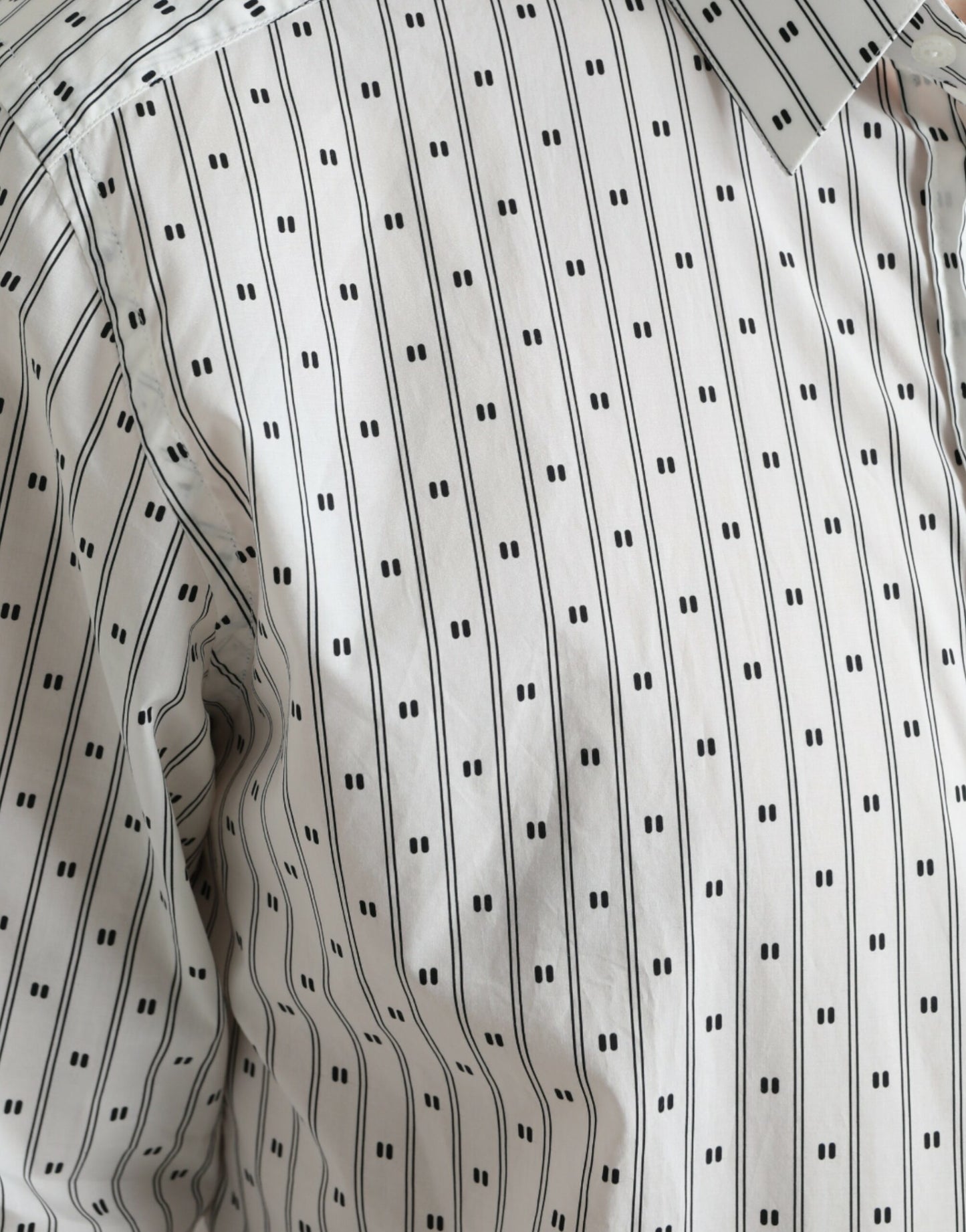 Camisa de vestir elegante de algodón blanco de corte entallado