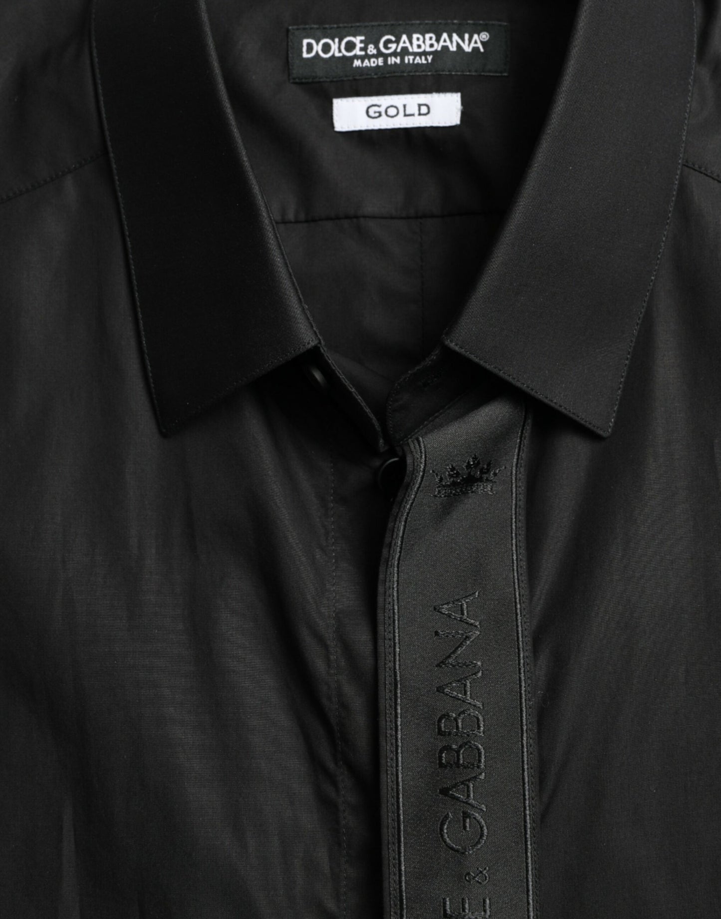 Camisa de vestir elegante negra de corte entallado