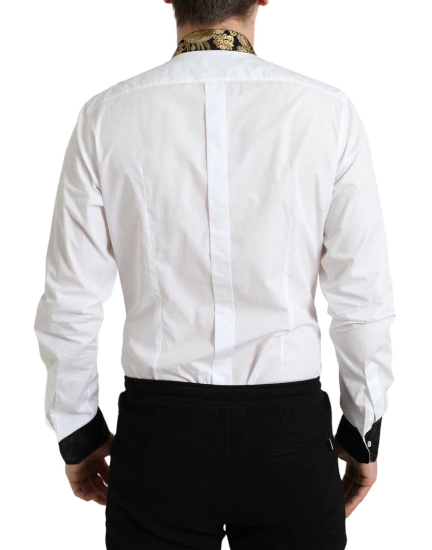 Camisa elegante con detalles dorados