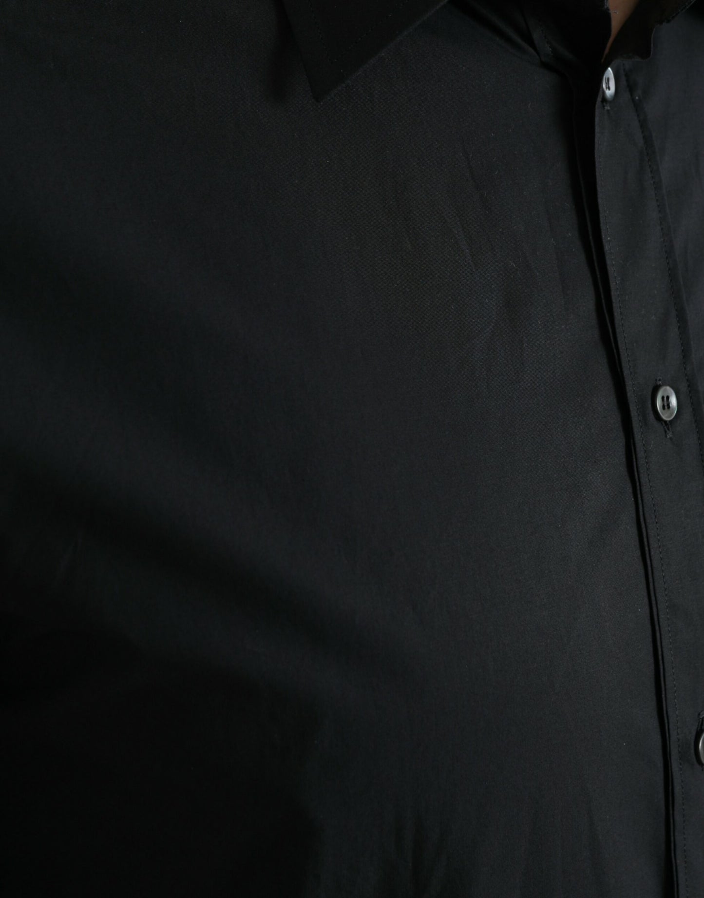 Camisa de vestir italiana elegante, negra y ajustada