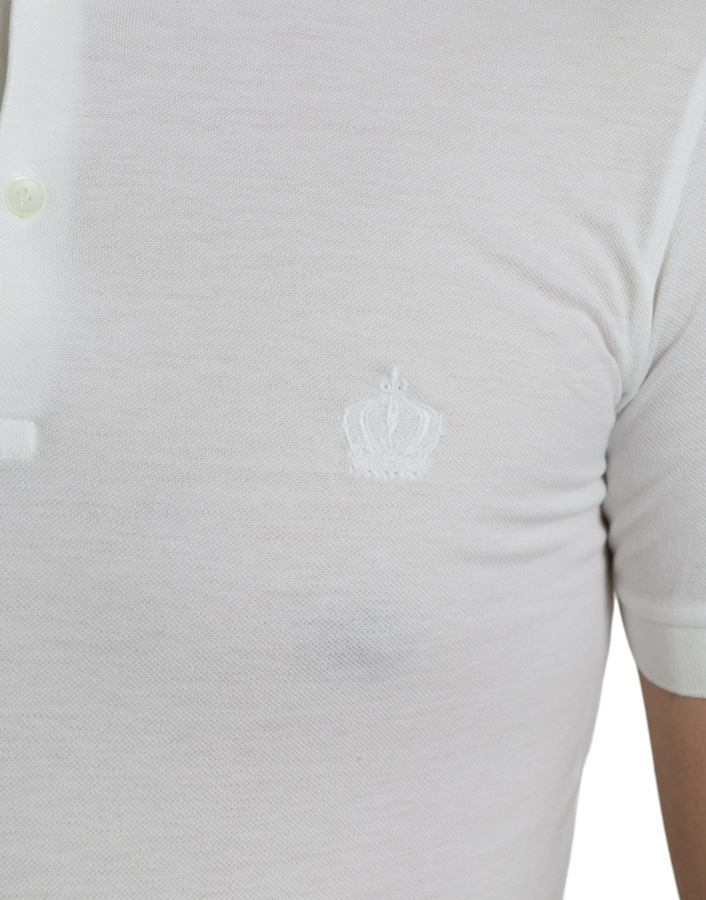Polo de algodón blanco con corona bordada